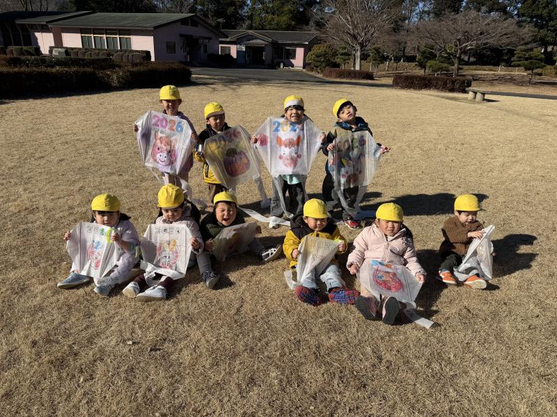 <空高く揚がった凧>